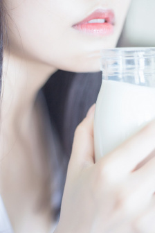 爸爸出差我在家日妈妈